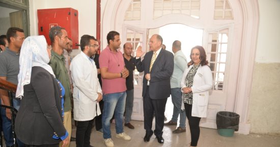 محافظ أسيوط يتفقد أقسام مستشفى الرمد لمتابعة سير العمل