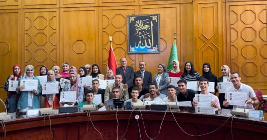محافظ الإسماعيلية يُكرم أوائل الشهادة الثانوية الفنية على مستوى المحافظة