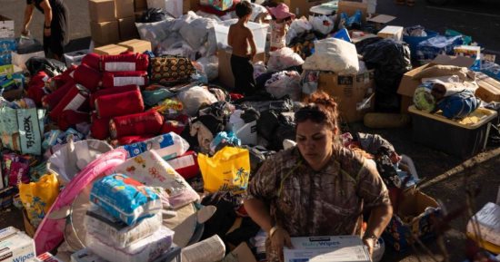 العالم هذا الصباح.. معاناة وغضب بين سكان ولاية هاواي الأمريكية لبطء استجابة السلطات لمكافحة الحرائق.. حرب "المسيرات" تشتعل بين روسيا وأوكرانيا وموسكو تسقط 4 طائرات.. مصرع 21 شخصا بسبب انزلاق للتربة شمالي الصين
