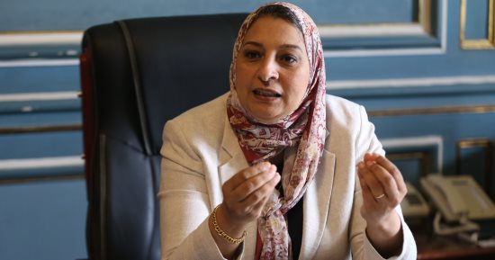 أول سيدة تتولى منصب نائب رئيس جامعة عين شمس.. غادة فاروق: استحدثنا برامج جديدة تلبى احتياجات سوق العمل.. بدء الدراسة بجامعتنا الأهلية فى العاصمة الإدارية 2024.. وتؤكد: الرئيس السيسى أحدث طفرة على كل المستويات