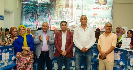 رئيس الطود بالأقصر يشهد تسليم مشروعات لـ40 مستفيدا من "تكافل وكرامة".. صور