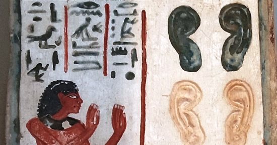 براعة المصرى القديم.. ما الهدف من صنع لوحات عن الأذن؟