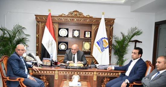 محافظ قنا يوجه بسرعة تشغيل مشروع الصرف الصحى لقرى شمال بتكلفة 821 مليون جنيه