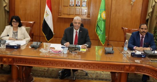 رئيس جامعة المنوفية يعقد لجنة المنشآت ويجتمع بمسئولى المقاولين العرب