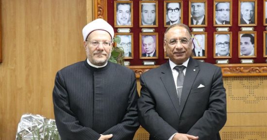 رئيس قضايا الدولة يهنئ مفتى الجمهورية الدكتور شوقي علام على قرار مد خدمته