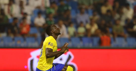 ساديو مانى يسجل أول أهدافه مع النصر بصاروخ ضد الاتفاق.. فيديو