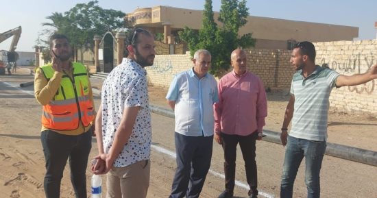 تنفيذ الحل العاجل لتغذية المجاورات المستهدفة بالمياه بمنطقة الأمل بالعبور الجديدة 