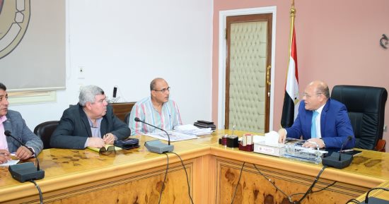 القائم بأعمال رئيس جامعة سوهاج يبحث التجهيزات النهائية بمستشفى الطوارئ وجراحات القلب