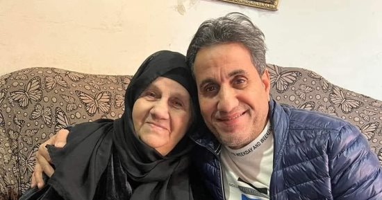 وفاة والدة المطرب الشعبى أحمد شيبة بعد صراع مع المرض 