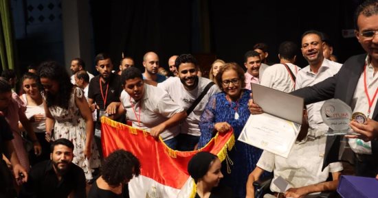 جامعة عين شمس تحصد الجائزة الكبرى لأفضل عرض مسرحي بالمهرجان الدولي بتونس