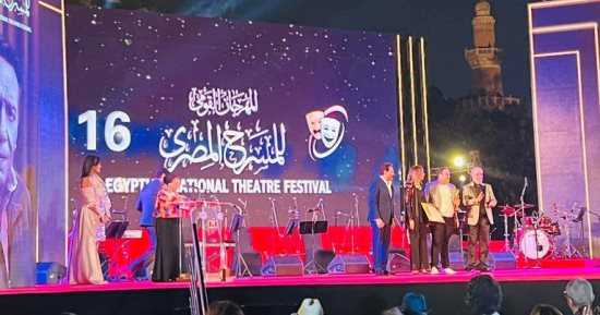 فوز الزميل محمد عبد الرحمن بجائزة المقال النقدى فى مهرجان المسرح المصرى