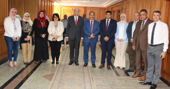 رئيس جامعة المنوفية يتابع تقييم ملفات الكليات المتقدمة لجائزة التميز الحكومى