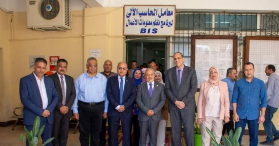 رئيس جامعة طنطا يفتتح معامل رقمية جديدة بكلية التجارة 