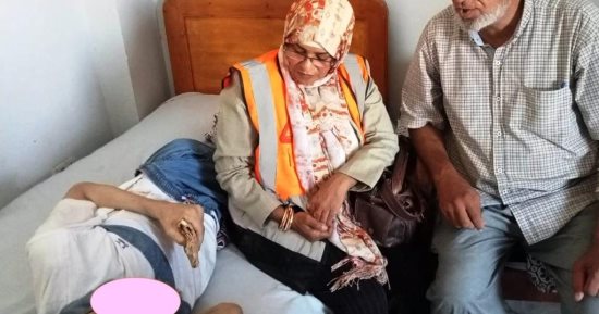محافظ أسوان يوجه بالتدخل السريع لرعاية مجموعة من الأطفال والمسنين