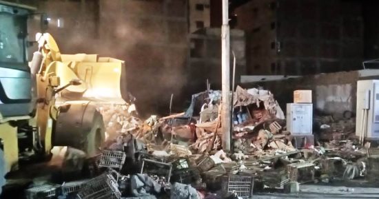 تفريغ منطقة الحصايا بأسوان من العشوائية والإشغالات ورفع 180 طن مخلفات