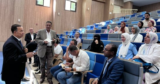 رئيس جامعة المنصورة الجديدة يلتقى فريق العمل لبحث استعدادات العام الدراسى الجديد