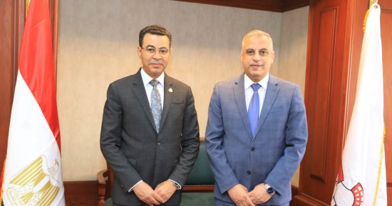 محافظ سوهاج يستقبل محمود عبد العاطى الفائز بجائزة أفضل علماء الرياضيات فى العالم