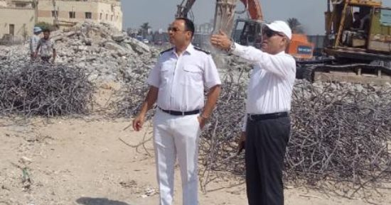 نائب محافظ القاهرة يتفقد أعمال توسعة شارع حسين كامل بمصر الجديدة