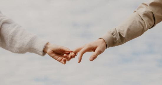 5 كابلز أبراج ينسجمون بشكل مثالى فى الحياة العاطفية.. الثور والسرطان الأبرز