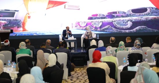 محافظ أسوان يترأس حوارا مفتوحا مع طلاب جامعيين فى ختام فعاليات أسبوع الشباب