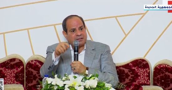 الرئيس السيسي يوجه التحية لأهالى مطروح: أهلا وسهلا وسعيد بلقائكم.. ويؤكد: ما فيش مكان فى مصر إلا وفيه شغل لصالح المواطنين.. ومشروعات التطوير مجرد خطوة على طريق التنمية.. ومشروع الدلتا الجديدة يوفر فرص عمل عديدة