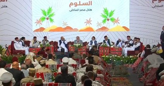 الرئيس السيسي ردا على مطالبة مواطن بمطروح بإنشاء شركة لأهالى المحافظة: لن نرفض شيئا يأتي بالخير للناس