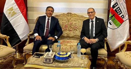 رئيس الدائرة الأولى إرهاب بوادي النطرون يقدم التهنئة لرئيس النيابة الإدارية لتوليه منصبه الجديد 