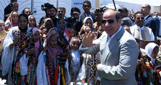 الرئيس السيسي: الدولة تخطط لزراعة 700 ألف فدان جديدة فى المنطقة الغربية 