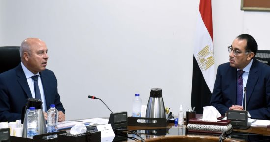 رئيس الوزراء يستعرض خطة تطوير النقل النهرى   