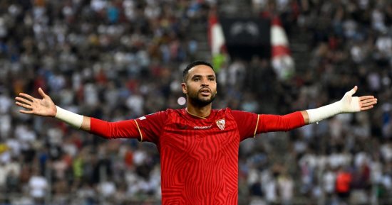 النصيري يتقدم لإشبيلية من رأسية قوية فى شباك مانشستر سيتي.. فيديو