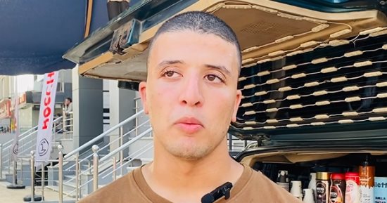 حب ما تعمل حتى تعمل ما تحب.. طالب حقوق يبدع فى عمل أحلى ساندوتش هامبورجر (فيديو)