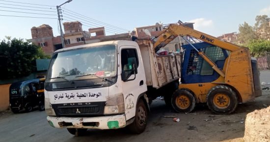 حملات نظافة وإزالة إشغالات ورصف بالإنترلوك وتطهير صرف صحي وترع بكفر الشيخ