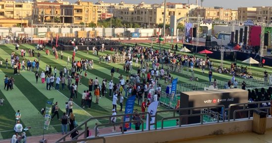 شاهد.. سيتى كلوب العبور يتزين لاستقبال حفل المطرب محمود العسيلى 