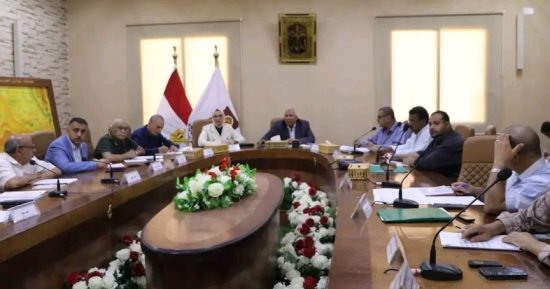 محافظ الوادي الجديد يترأس اجتماع مجلس إدارة صندوق الخدمة بالمحافظة