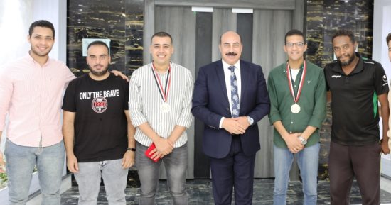 محافظ أسوان يكرم الفائزين فى سباق الدراجات ضمن فعاليات أسبوع الشباب.. صور