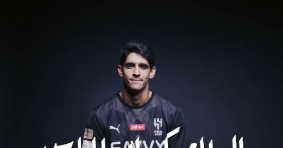 الهلال يعلن ضم الحارس ياسين بونو من إشبيلية الإسباني رسميا