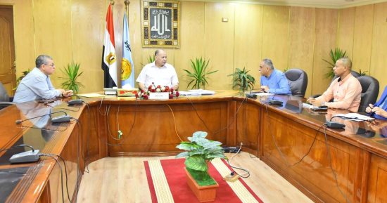 محافظ أسيوط يوجه بتكثيف الحملات على الأسواق ومحاربة الاحتكار