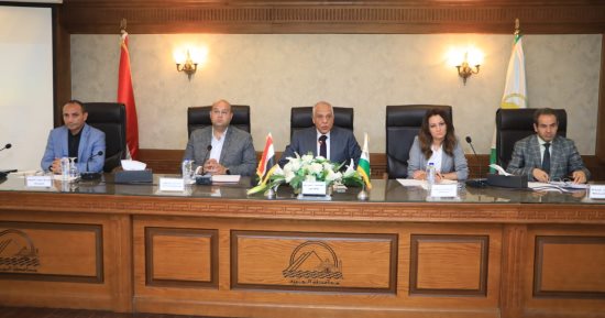 محافظ الجيزة يكلف بسرعة الانتهاء من طرح مشروعات الخطة الاستثمارية