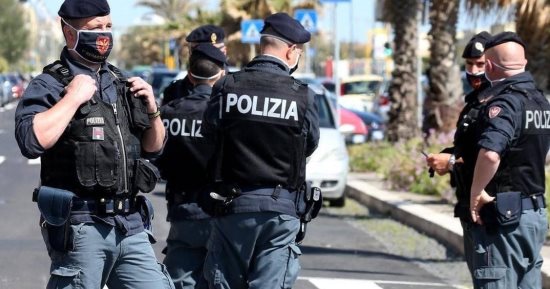 إيطاليا: اعتقال 12 شخصاً بتهمة تهريب البشر