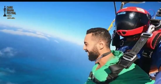 جمد قلبك.. أحد لاعبى "سكاي دايفنج" بالعلمين: بلدنا أحلى مكان فى العالم وكله ييجى هنا