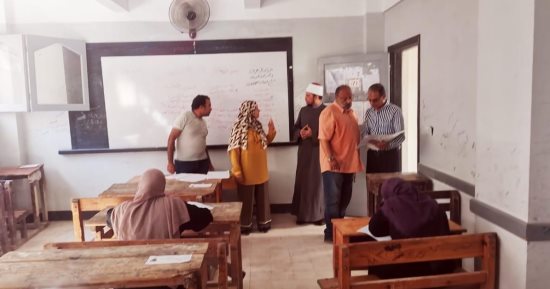 رئيس المنطقة الأزهرية بالإسكندرية يتفقد امتحانات الدور الثانى للثانوى الأزهرى