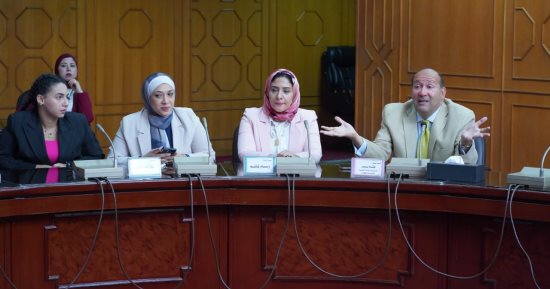 منسق مبادرة المشروعات الخضراء الذكية يلتقي محافظ الإسماعيلية لمناقشة الأعمال المشاركة