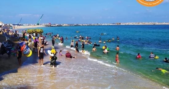 رفع الرايات الخضراء على كل شواطئ الإسكندرية مع نسبة إقبال متوسطة 