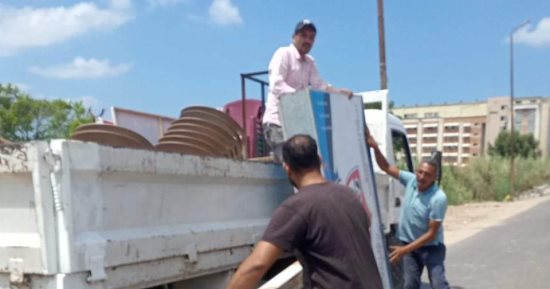 حملة لإزالة الإعلانات والإشغالات المخالفة بحى المنتزه ثان فى الإسكندرية