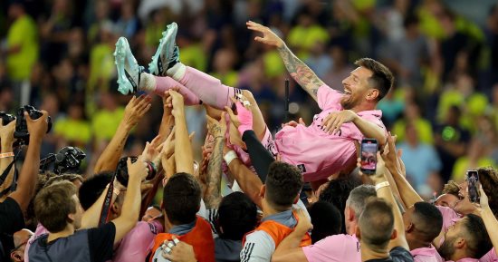برشلونة يهنئ ميسي بلقب الأكثر تتويجًا بالألقاب فى التاريخ