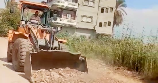 حملات نظافة وإزالة الإشغالات ورفع 2250 طن مخلفات بكفر الشيخ.. صور