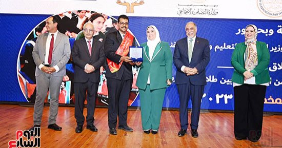 إدراج مكون توعوى عن أضرار تعاطى المواد المخدرة بمناهج التعليم.. رضا حجازى: مواد المرحلة الإعدادية ستتضمن قضية مكافحة الإدمان.. وسيكون لها دور فى تكوين فكر إيجابى عن التربية الوقائية من المخدرات
