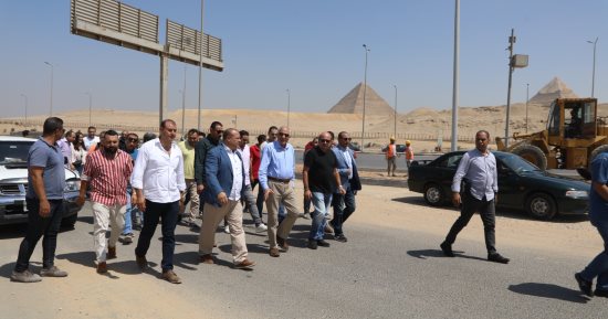 محافظ الجيزة يتفقد أعمال تطوير المنطقة والطرق المحيطة بالمتحف المصري الكبير