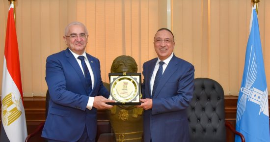 محافظ الإسكندرية يبحث مع سفير جمهورية أذربيجان تعزيز سبل التعاون