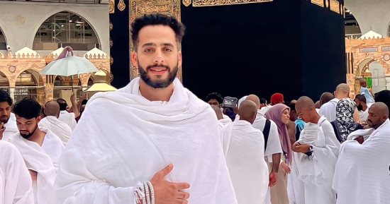 عصام السقا بصورة من الحرم: اللهم إنى قصدت بيتك أريد عمرةً تغفر لى بها ذنبي